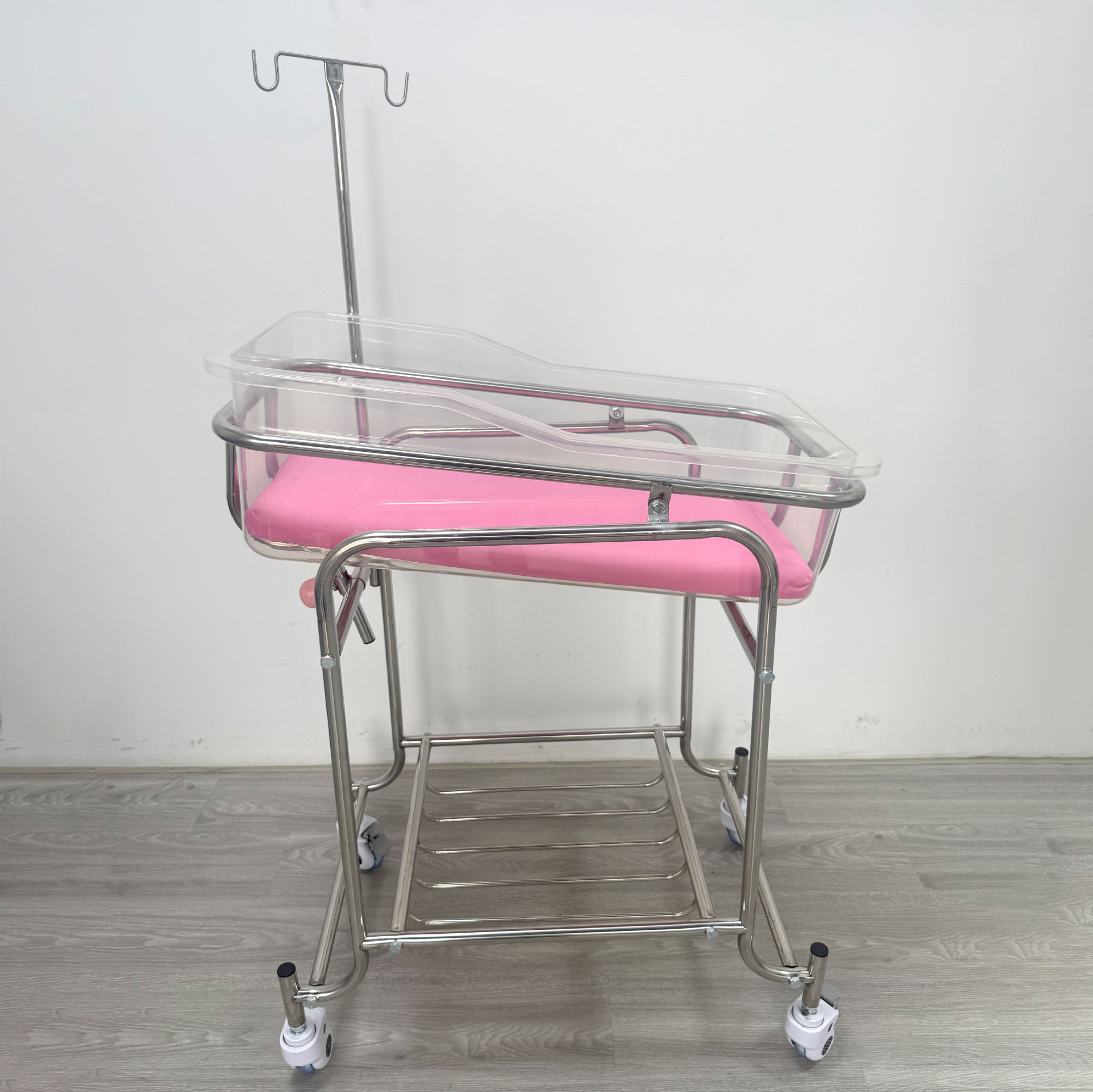 Baby Nursery Trolley - عربة أطفال من الفولاذ المقاوم للصدأ