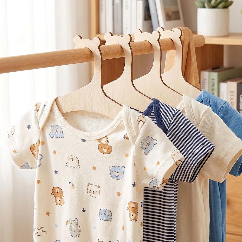 حامل ملابس أطفال خشبي بتصميم د - مراجعة Baby Nursery Decor Girl وسعره